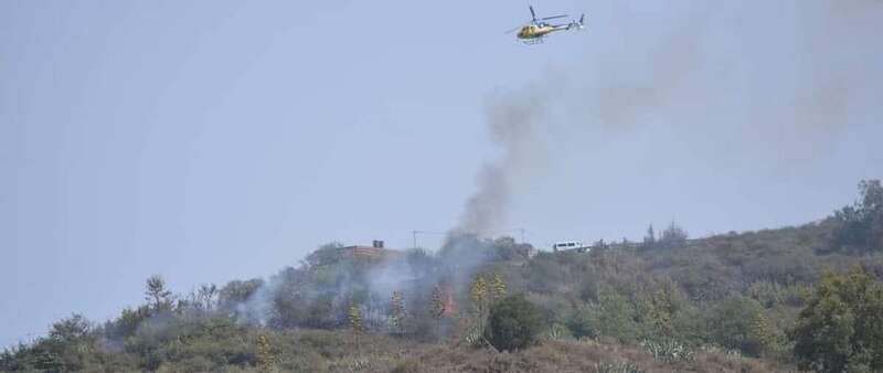 Helicóptero participando en las labores de extinción/TA.